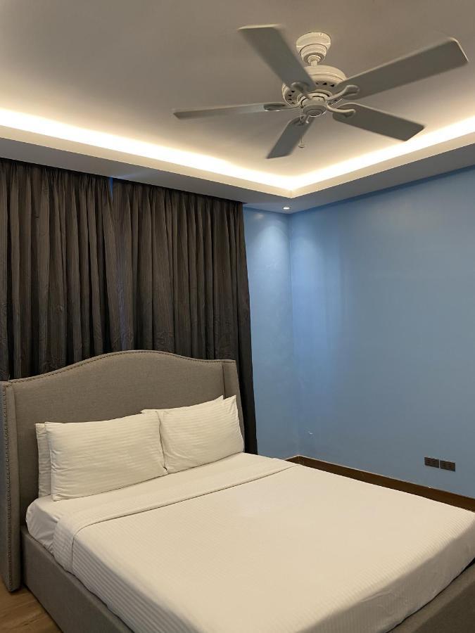 Capital O 146 Solace Hotel Makati City Exterior foto