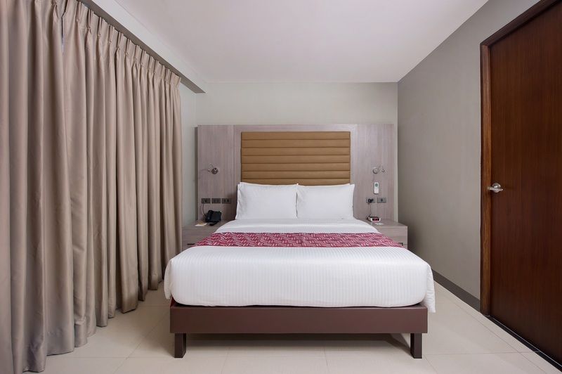 Capital O 146 Solace Hotel Makati City Exterior foto