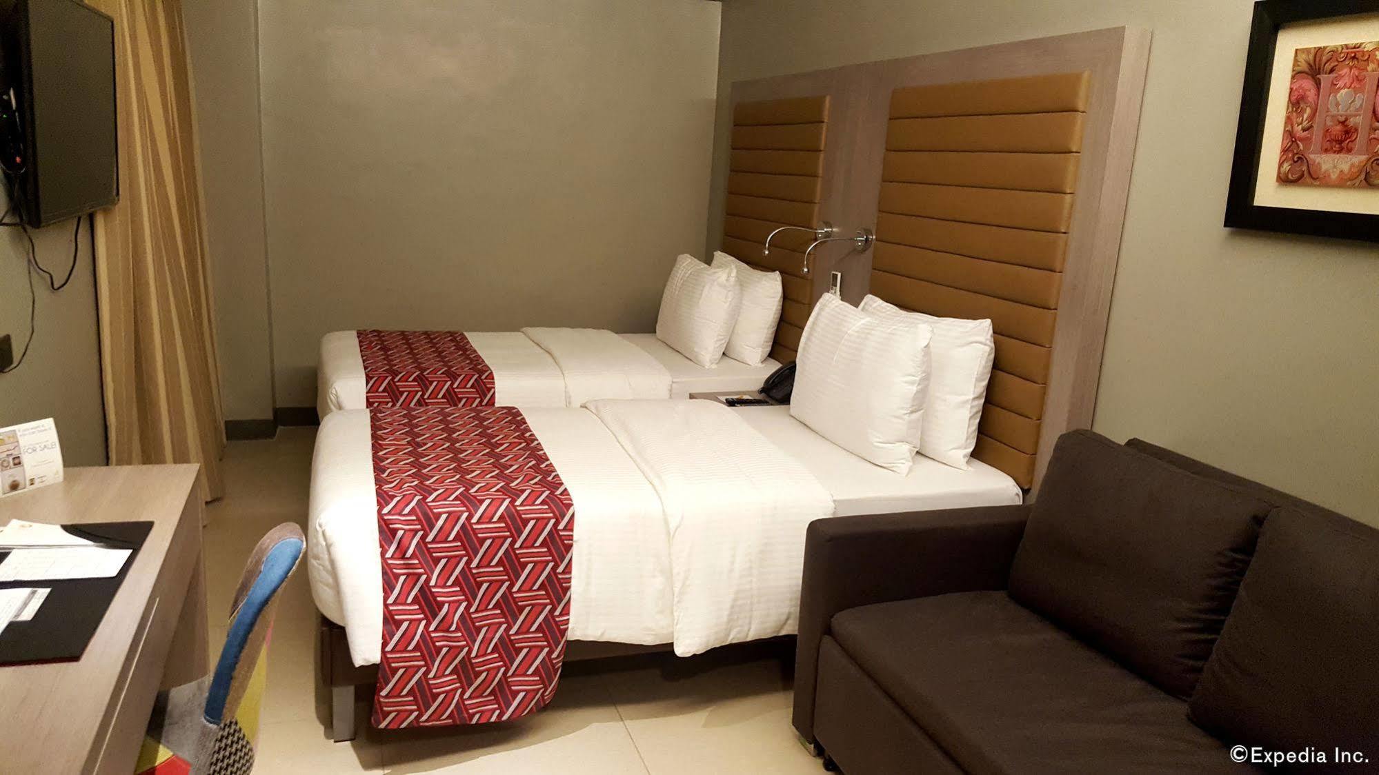 Capital O 146 Solace Hotel Makati City Exterior foto